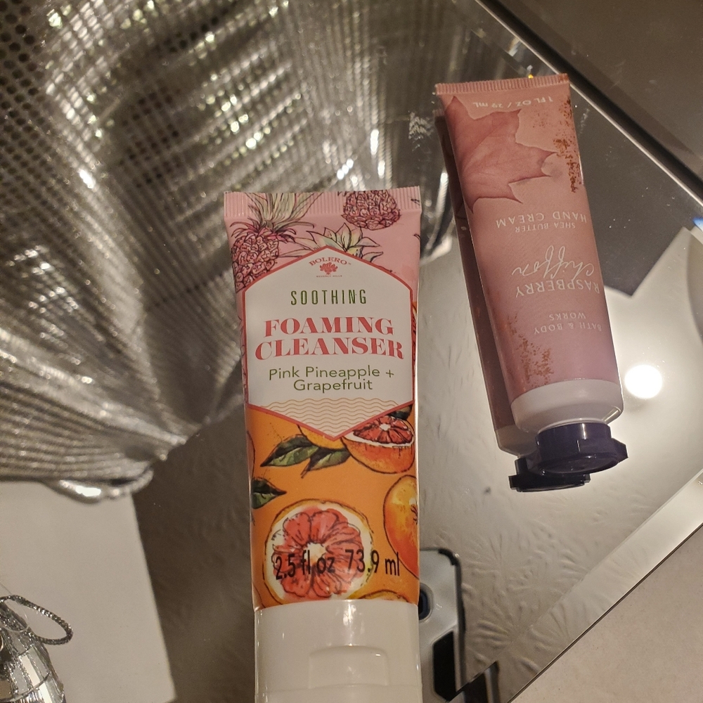 Set Of Facial Cleanser And Hand Cream